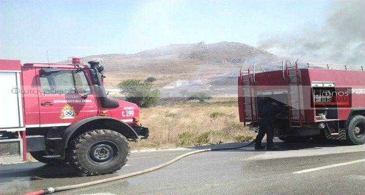 Συνεχίζονται οι προσπάθειες της Πυροσβεστικής στο μέτωπο της φωτιάς στη Λήμνο | Απειλούνται μάντρες με ζώα (photos)