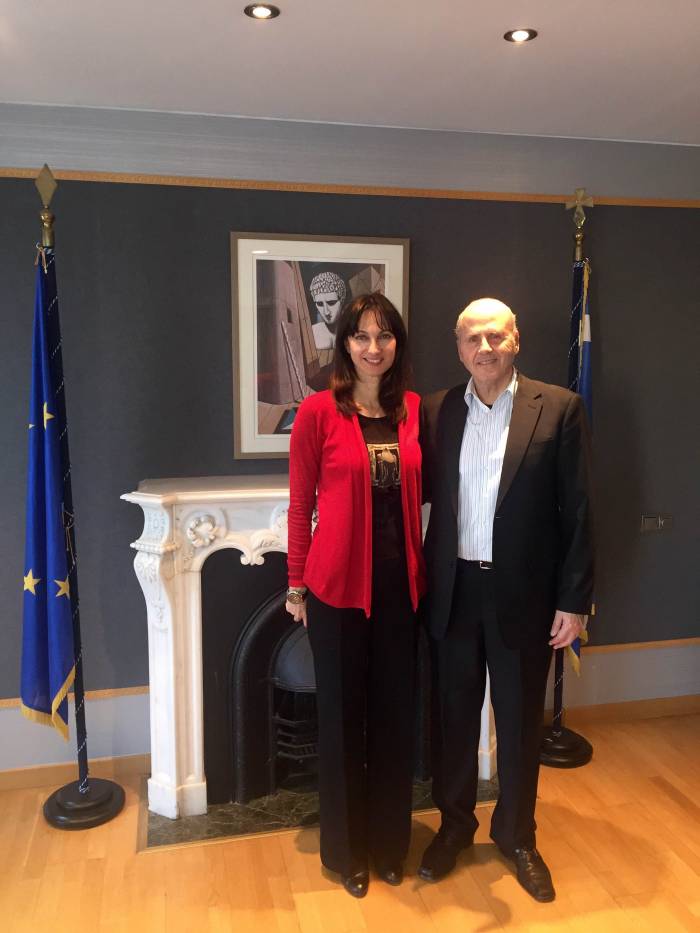 542ef1be1e8d76a78f3ad821b335e9db L