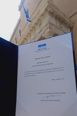 IMG 0b7f38f362cf42f08ea510f4677c96a8 V original 249x3754444