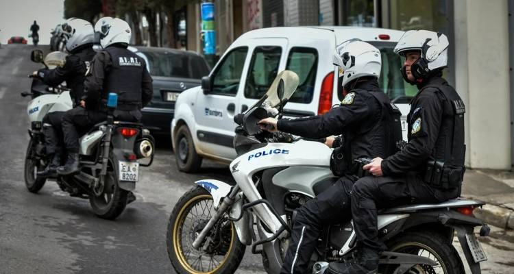 &Epsilon;&phi;&iota;ά&lambda;&tau;&eta;&sigmaf; &sigma;&tau;&eta;&nu; &Omicron;&mu;ό&nu;&omicron;&iota;&alpha;: &Gamma;&upsilon;&nu;&alpha;ί&kappa;&alpha; &kappa;&alpha;&tau;ή&gamma;&gamma;&epsilon;&iota;&lambda;&epsilon; 27&chi;&rho;&omicron;&nu;&omicron; &Pi;&alpha;&lambda;&alpha;&iota;&sigma;&tau;ί&nu;&iota;&omicron; ό&tau;&iota; &tau;&eta; &beta;ί&alpha;&sigma;&epsilon;, &tau;&eta; &mu;&alpha;&chi;&alpha;ί&rho;&omega;&sigma;&epsilon; &kappa;&alpha;&iota; &tau;&eta;&nu; &pi;&alpha;&rho;ά&tau;&eta;&sigma;&epsilon; &delta;&epsilon;&mu;έ&nu;&eta; &sigma;&epsilon; &sigma;&pi;ί&tau;&iota;