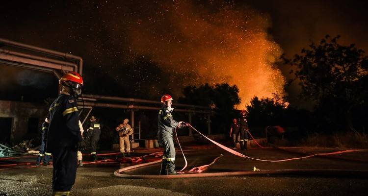 &Phi;&omega;&tau;&iota;ά &sigma;&tau;&eta; &Beta;&alpha;&rho;&upsilon;&mu;&pi;ό&mu;&pi;&eta;: &Epsilon;&phi;&iota;&alpha;&lambda;&tau;&iota;&kappa;ή &nu;ύ&chi;&tau;&alpha; - &Sigma;&eta;&kappa;ώ&theta;&eta;&kappa;&alpha;&nu; &tau;&alpha; &epsilon;&nu;&alpha;έ&rho;&iota;&alpha; &mu;έ&sigma;&alpha; | &Epsilon;&nu;&epsilon;&rho;&gamma;ά &mu;έ&tau;&omega;&pi;&alpha; &sigma;&epsilon; &Beta;&alpha;&rho;&upsilon;&mu;&pi;ό&mu;&pi;&eta;, &Theta;&rho;&alpha;&kappa;&omicron;&mu;&alpha;&kappa;&epsilon;&delta;ό&nu;&epsilon;&sigmaf; &kappa;&alpha;&iota; &Tau;&alpha;&tau;ό&iota;