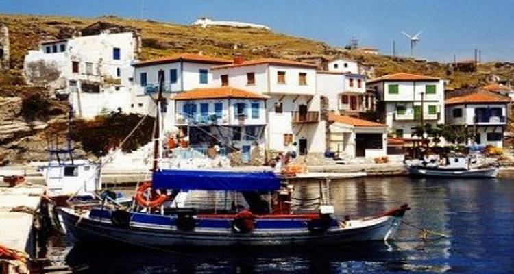 Με καΐκι η Κακαλή από τη Λήμνο στον Αγ. Ευστράτιο (!) | Σε απόγνωση οι κάτοικοι (mp3)