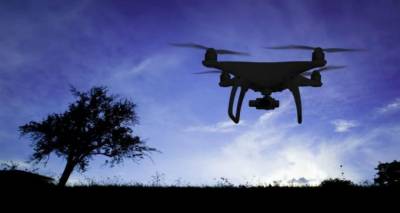 &Omicron; ά&gamma;&nu;&omega;&sigma;&tau;&omicron;&sigmaf; &sigma;&upsilon;&nu;&alpha;&gamma;&epsilon;&rho;&mu;ό&sigmaf; &sigma;&tau;&eta; &Lambda;ή&mu;&nu;&omicron; &gamma;&iota;&alpha; drone &pi;&omicron;&upsilon; έ&kappa;&alpha;&nu;&epsilon; &chi;&alpha;&mu;&eta;&lambda;ή &pi;&tau;ή&sigma;&eta; &pi;ά&nu;&omega; &alpha;&pi;ό &sigma;&tau;&rho;&alpha;&tau;ό&pi;&epsilon;&delta;&omicron;