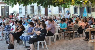 &Kappa;&alpha;&lambda;&omicron;&kappa;&alpha;&iota;&rho;&iota;&nu;ή &mu;&omicron;&upsilon;&sigma;&iota;&kappa;&omicron;&chi;&omicron;&rho;&epsilon;&upsilon;&tau;&iota;&kappa;ή &pi;&alpha;&rho;ά&sigma;&tau;&alpha;&sigma;&eta; &sigma;&tau;&omicron; &Lambda;&iota;&beta;&alpha;&delta;&omicron;&chi;ώ&rho;&iota;