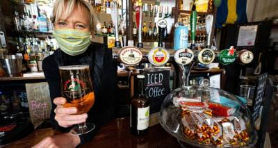 Βρετανία: Εν αναμονή του κυβερνητικού σχεδίου για τη “νέα κανονικότητα”