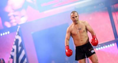 &laquo;&Beta;ό&mu;&beta;&alpha;&raquo; &alpha;&pi;ό &tau;&omicron;&nu; &Mu;&iota;&chi;ά&lambda;&eta; &Zeta;&alpha;&mu;&pi;ί&delta;&eta;: &Epsilon;&pi;&iota;&sigma;&tau;&rho;έ&phi;&epsilon;&iota; &sigma;&tau;&alpha; &rho;&iota;&nu;&gamma;&kappa; &gamma;&iota;&alpha; &alpha;&gamma;ώ&nu;&alpha; &mu;&epsilon; &tau;&omicron;&nu; &Mu;&epsilon;ϊ&gamma;&omicron;&upsilon;έ&delta;&epsilon;&rho; &sigma;&tau;&omicron; &Omicron;&Alpha;&Kappa;&Alpha;-&Pi;ό&tau;&epsilon; &theta;&alpha; &gamma;ί&nu;&epsilon;&iota;