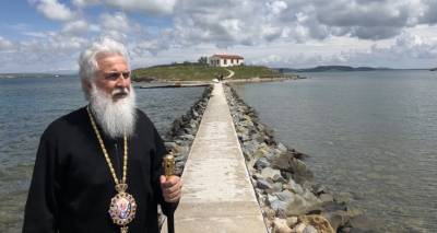 &Omicron; &Mu;&eta;&tau;&rho;&omicron;&pi;&omicron;&lambda;ί&tau;&eta;&sigmaf; &Lambda;ή&mu;&nu;&omicron;&upsilon; &amp; &Alpha;&gamma;. &Epsilon;&upsilon;&sigma;&tau;&rho;&alpha;&tau;ί&omicron;&upsilon; &Iota;&epsilon;&rho;ό&theta;&epsilon;&omicron;&sigmaf; &sigma;&tau;&omicron;&nu; &laquo;&Epsilon;.&Kappa;&raquo; &gamma;&iota;&alpha; &tau;&omicron; &laquo;&epsilon;&pi;ί&kappa;&alpha;&iota;&rho;&omicron; &mu;ή&nu;&upsilon;&mu;&alpha; &tau;&eta;&sigmaf; &Epsilon;&kappa;&kappa;&lambda;&eta;&sigma;ί&alpha;&sigmaf;&raquo;