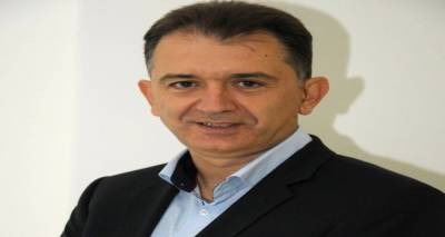 &Delta;. &Mu;&alpha;&tau;&zeta;ά&rho;&eta;&sigmaf; &sigma;&tau;&omicron;&nu; FM100: &laquo;&Delta;&epsilon;&nu; &epsilon;&pi;&iota;&kappa;&rho;&alpha;&tau;&epsilon;ί &epsilon;&rho;&gamma;&alpha;&sigma;&iota;&alpha;&kappa;ό&sigmaf; &Mu;&epsilon;&sigma;&alpha;ί&omega;&nu;&alpha;&sigmaf; &sigma;&tau;&alpha; &Xi;&epsilon;&nu;&omicron;&delta;&omicron;&chi;&epsilon;ί&alpha; &tau;&eta;&sigmaf; &Lambda;ή&mu;&nu;&omicron;&upsilon;&raquo;