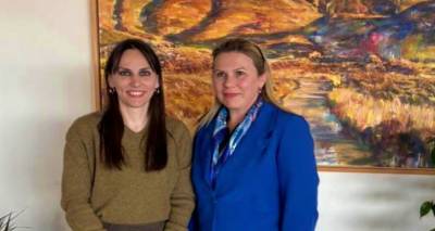 &Delta;ή&mu;&omicron;&sigmaf; &Lambda;ή&mu;&nu;&omicron;&upsilon;: &Sigma;&tau;&omicron; &laquo;&tau;&rho;&alpha;&pi;έ&zeta;&iota;&raquo; &eta; &upsilon;&pi;&omicron;&sigma;&tau;&epsilon;&lambda;έ&chi;&omega;&sigma;&eta; &kappa;&alpha;&iota; &eta; &Delta;&eta;&mu;&omicron;&tau;&iota;&kappa;ή &Alpha;&sigma;&tau;&upsilon;&nu;&omicron;&mu;ί&alpha; &kappa;&alpha;&tau;ά &tau;&eta;&nu; &epsilon;&pi;ί&sigma;&kappa;&epsilon;&psi;&eta; &tau;&eta;&sigmaf; &Upsilon;&phi;&upsilon;&pi;&omicron;&upsilon;&rho;&gamma;&omicron;ύ &Epsilon;&sigma;&omega;&tau;&epsilon;&rho;&iota;&kappa;ώ&nu;