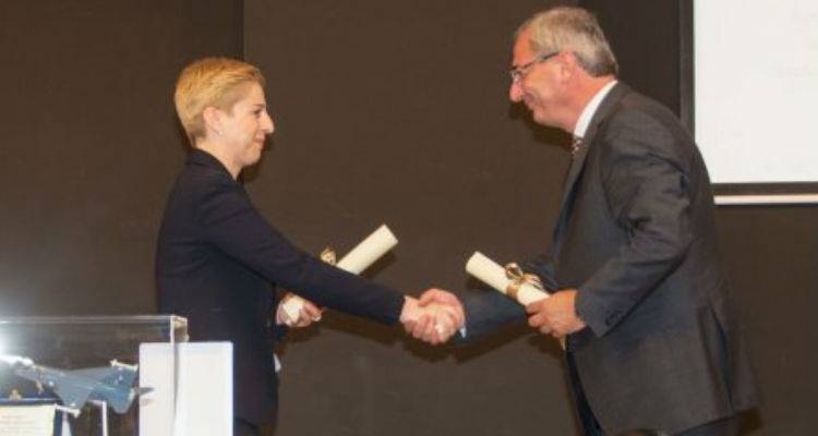 &Tau;&iota; &sigma;&eta;&mu;&alpha;&tau;&omicron;&delta;&omicron;&tau;&epsilon;ί &eta; &alpha;&delta;&epsilon;&lambda;&phi;&omicron;&pi;&omicron;ί&eta;&sigma;&eta; &tau;&omega;&nu; &Delta;ή&mu;&omega;&nu; &Theta;έ&rho;&mu;&omicron;&upsilon; - &Alpha;&gamma;ί&omicron;&upsilon; &Epsilon;&upsilon;&sigma;&tau;&rho;&alpha;&tau;ί&omicron;&upsilon; &Lambda;ή&mu;&nu;&omicron;&upsilon;