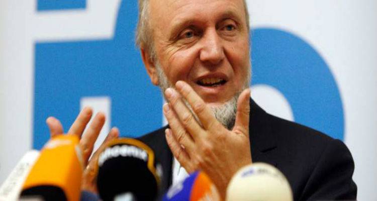 &Chi;&alpha;&nu;&sigmaf; &Beta;έ&rho;&nu;&epsilon;&rho; &Zeta;&iota;&nu;: &Omicron; &Sigma;ό&iota;&mu;&pi;&lambda;&epsilon;, &tau;&omicron; &kappa;&alpha;&lambda;&omicron;&kappa;&alpha;ί&rho;&iota; &tau;&omicron;&upsilon; 2015, &epsilon;ί&chi;&epsilon; &sigma;&tau;&omicron; &pi;&lambda;&epsilon;&upsilon;&rho;ό &tau;&omicron;&upsilon; 15 &Upsilon;&Pi;&Omicron;&Iota;&Kappa; &upsilon;&pi;έ&rho; &tau;&omicron;&upsilon; Grexit