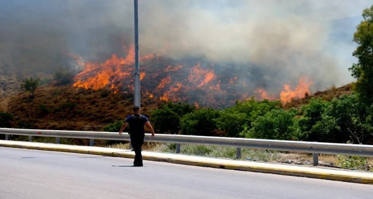 &Pi;&omicron;&lambda;&iota;&omicron;&rho;&kappa;&epsilon;ί&tau;&alpha;&iota; &eta; &Chi;ί&omicron;&sigmaf; &alpha;&pi;ό &tau;&iota;&sigmaf; &phi;&lambda;ό&gamma;&epsilon;&sigmaf;: &Tau;&rho;&epsilon;&iota;&sigmaf; &delta;&iota;&alpha;&phi;&omicron;&rho;&epsilon;&tau;&iota;&kappa;έ&sigmaf; &pi;&upsilon;&rho;&kappa;&alpha;&gamma;&iota;έ&sigmaf; | &Alpha;&lambda;&lambda;&epsilon;&pi;ά&lambda;&lambda;&eta;&lambda;&alpha; &tau;&alpha; 112 &gamma;&iota;&alpha; &epsilon;&kappa;&kappa;&epsilon;&nu;ώ&sigma;&epsilon;&iota;&sigmaf; &pi;&epsilon;&rho;&iota;&omicron;&chi;ώ&nu;