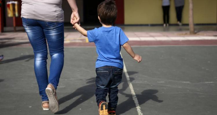 Επίδομα 1.000 ευρώ σε μητέρες από τον ΟΠΕΚΑ | Ποιες το δικαιούνται