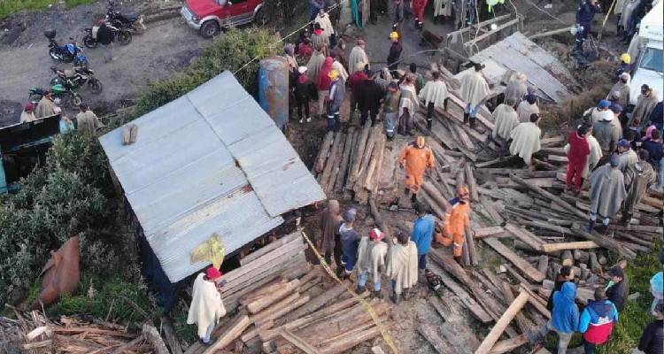 Ινδονησία: Τουλάχιστον επτά νεκροί σε χρυσωρυχείο που θάφτηκε από κατολίσθηση | Άλλοι οκτώ οι αγνοούμενοι