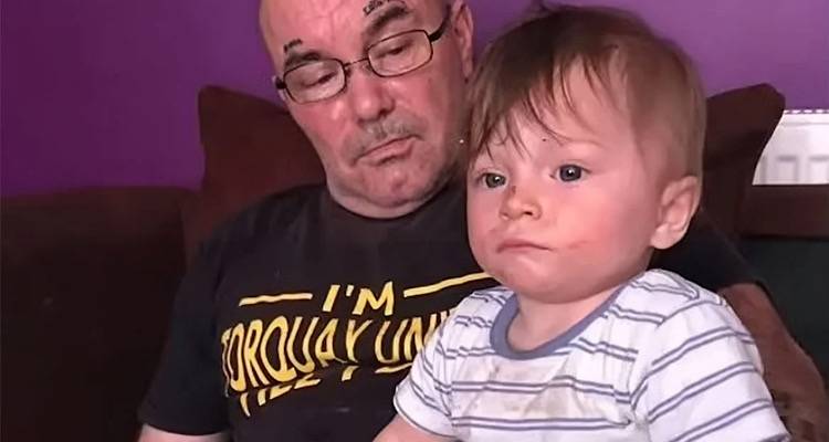 &Beta;&rho;&epsilon;&tau;&alpha;&nu;ί&alpha;: &Delta;ί&chi;&rho;&omicron;&nu;&omicron; &alpha;&gamma;&omicron;&rho;ά&kappa;&iota; &pi;έ&theta;&alpha;&nu;&epsilon; &alpha;&pi;ό &tau;&eta;&nu; &pi;&epsilon;ί&nu;&alpha; - &Beta;&rho;έ&theta;&eta;&kappa;&epsilon; &delta;ί&pi;&lambda;&alpha; &sigma;&tau;&omicron;&nu; &nu;&epsilon;&kappa;&rho;ό &pi;&alpha;&tau;έ&rho;&alpha; &tau;&omicron;&upsilon;