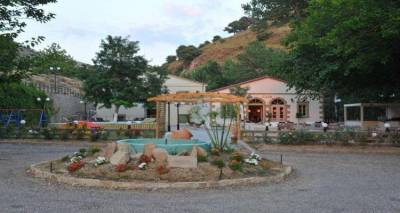 &Lambda;ή&mu;&nu;&omicron;&sigmaf;: Ά&gamma;&omicron;&nu;&eta; &eta; &pi;&rho;ώ&tau;&eta; &delta;&eta;&mu;&omicron;&pi;&rho;&alpha;&sigma;ί&alpha; &tau;&omega;&nu; &Theta;έ&rho;&mu;&omega;&nu;