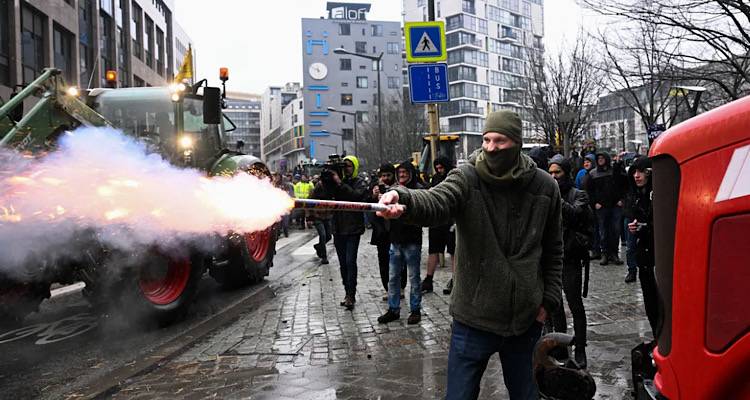 &Alpha;&gamma;&rho;ό&tau;&epsilon;&sigmaf;: &Pi;&rho;ά&sigma;&iota;&nu;&omicron; &phi;&omega;&sigmaf; &alpha;&pi;ό &Epsilon;&Epsilon; &gamma;&iota;&alpha; &alpha;&lambda;&lambda;&alpha;&gamma;έ&sigmaf; &sigma;&tau;&eta;&nu; &Kappa;&Alpha;&Pi; &pi;&rho;&iota;&nu; &tau;&iota;&sigmaf; &epsilon;&upsilon;&rho;&omega;&epsilon;&kappa;&lambda;&omicron;&gamma;έ&sigmaf; - &Tau;έ&lambda;&omicron;&sigmaf; &tau;&alpha; &mu;&pi;&lambda;ό&kappa;&alpha; &sigma;&tau;&eta;&nu; &Epsilon;&lambda;&lambda;ά&delta;&alpha;