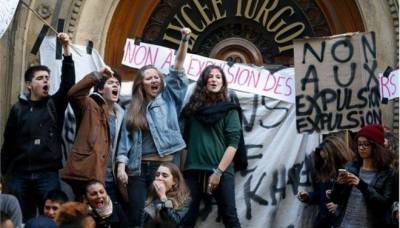 Καταλήψεις σε λύκεια στο Παρίσι μετά την απέλαση δύο μαθητών