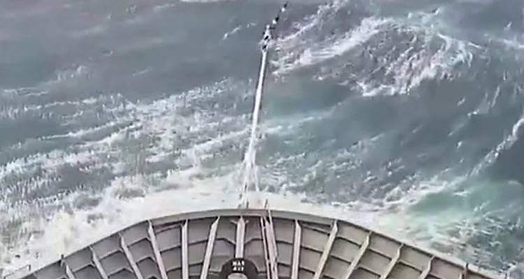 &Sigma;&omicron;&kappa;&alpha;&rho;&iota;&sigma;&tau;&iota;&kappa;ό &beta;ί&nu;&tau;&epsilon;&omicron;: &Eta; &sigma;&tau;&iota;&gamma;&mu;ή &pi;&omicron;&upsilon; &pi;&epsilon;&lambda;ώ&rho;&iota;&alpha; &kappa;ύ&mu;&alpha;&tau;&alpha; &kappa;&alpha;&tau;&alpha;&pi;ί&nu;&omicron;&upsilon;&nu; &pi;&omicron;&lambda;&upsilon;&tau;&epsilon;&lambda;έ&sigmaf; &kappa;&rho;&omicron;&upsilon;&alpha;&zeta;&iota;&epsilon;&rho;ό&pi;&lambda;&omicron;&iota;&omicron; &sigma;&tau;&eta;&nu; &Alpha;&nu;&tau;&alpha;&rho;&kappa;&tau;&iota;&kappa;ή