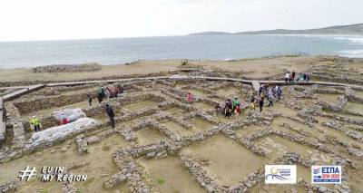 &Omicron;&iota; &mu;&alpha;&theta;&eta;&tau;έ&sigmaf; &tau;&eta;&sigmaf; &Lambda;ή&mu;&nu;&omicron;&upsilon; &laquo;έ&delta;&omega;&sigma;&alpha;&nu;&raquo; &zeta;&omega;ή &kappa;&alpha;&iota; &pi;ά&lambda;&iota; &sigma;&tau;&eta;&nu; &Pi;&omicron;&lambda;&iota;ό&chi;&nu;&eta; (photos + mp3)