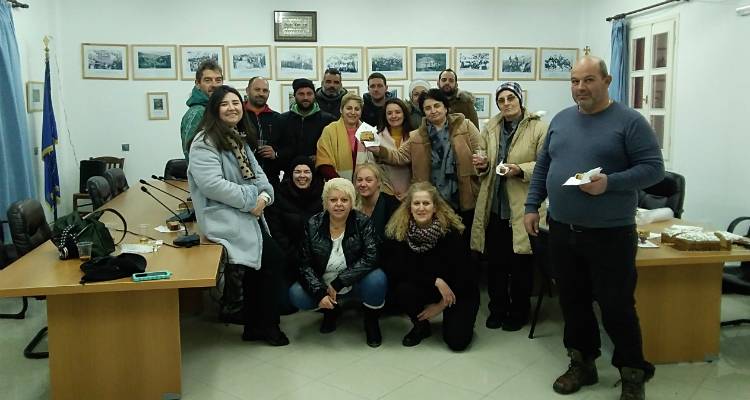 &Omicron; &Delta;ή&mu;&omicron;&sigmaf; &Alpha;&gamma;ί&omicron;&upsilon; &Epsilon;&upsilon;&sigma;&tau;&rho;&alpha;&tau;ί&omicron;&upsilon; έ&kappa;&omicron;&psi;&epsilon; &tau;&eta; &beta;&alpha;&sigma;&iota;&lambda;ό&pi;&iota;&tau;&alpha; (photos)