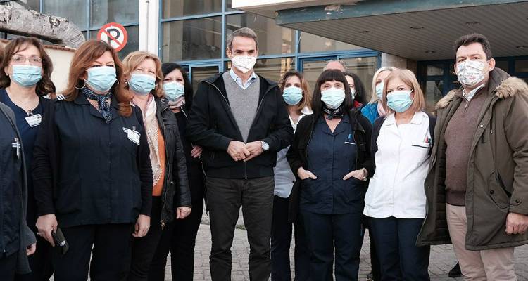 Μητσοτάκης: Μειώνεται το ιικό φορτίο στη Βόρεια Ελλάδα | Δωρεάν και όχι υποχρεωτικό το εμβόλιο