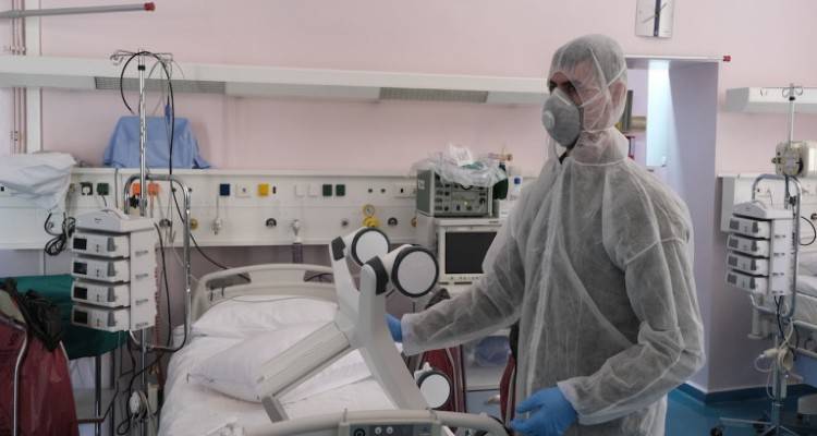 &Kappa;&omicron;&rho;&omega;&nu;&omicron;ϊό&sigmaf;: 13 &nu;&epsilon;&kappa;&rho;&omicron;ί &sigma;&tau;&eta;&nu; &Epsilon;&lambda;&lambda;ά&delta;&alpha; | &laquo;&Delta;&epsilon;&nu; &theta;έ&lambda;&omicron;&upsilon;&mu;&epsilon; &nu;&alpha; &kappa;&alpha;&tau;&alpha;&rho;&rho;&epsilon;ύ&sigma;&omicron;&upsilon;&nu; &tau;&alpha; &nu;&omicron;&sigma;&omicron;&kappa;&omicron;&mu;&epsilon;ί&alpha; &mu;&alpha;&sigmaf;, &delta;&epsilon;&nu; &theta;έ&lambda;&omicron;&upsilon;&mu;&epsilon; &epsilon;&kappa;&alpha;&tau;ό&mu;&beta;&epsilon;&sigmaf; &nu;&epsilon;&kappa;&rho;ώ&nu;&raquo;