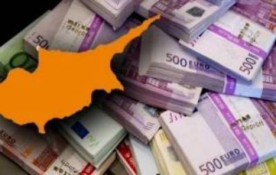 Ένταση στην Κύπρο! Αγανακτισμένοι έξω από το Προεδρικό επιτέθηκαν στον κυβερνητικό εκπρόσωπο - Φυγαδεύτηκε ο Αναστασιάδης
