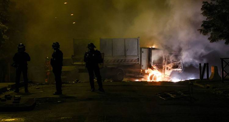 &Gamma;&alpha;&lambda;&lambda;ί&alpha;: &Tau;έ&tau;&alpha;&rho;&tau;&eta; &nu;ύ&chi;&tau;&alpha; &chi;ά&omicron;&upsilon;&sigmaf; &ndash; &Eta; &chi;&epsilon;&iota;&rho;ό&tau;&epsilon;&rho;&eta; &kappa;&rho;ί&sigma;&eta; &alpha;&pi;ό &tau;&eta;&nu; &epsilon;&pi;&omicron;&chi;ή &tau;&omega;&nu; &Kappa;ί&tau;&rho;&iota;&nu;&omega;&nu; &Gamma;&iota;&lambda;έ&kappa;&omega;&nu;