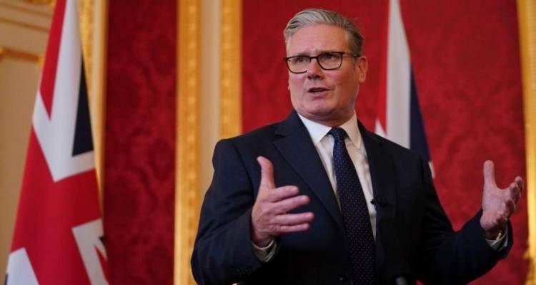 Η αναγνώριση παλαιστινιακού κράτους από το Ηνωμένο Βασίλειο πυροδοτεί πολιτικές αντιδράσεις και εσωκομματικές εντάσεις