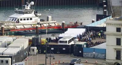 &Beta;&rho;&epsilon;&tau;&alpha;&nu;ί&alpha; : To &mu;&epsilon;&tau;&alpha;&nu;&alpha;&sigma;&tau;&epsilon;&upsilon;&tau;&iota;&kappa;ό &sigma;&tau;&eta;&nu; &kappa;&omicron;&rho;&upsilon;&phi;ή &tau;&eta;&sigmaf; &pi;&omicron;&lambda;&iota;&tau;&iota;&kappa;ή&sigmaf; &alpha;&tau;&zeta;έ&nu;&tau;&alpha;&sigmaf; &ndash; &Sigma;&tau;&omicron; &sigma;&tau;ό&chi;&alpha;&sigma;&tau;&rho;&omicron; &eta; &upsilon;&pi;&omicron;&upsilon;&rho;&gamma;ό&sigmaf; &tau;&omega;&nu; &Epsilon;&sigma;&omega;&tau;&epsilon;&rho;&iota;&kappa;ώ&nu;