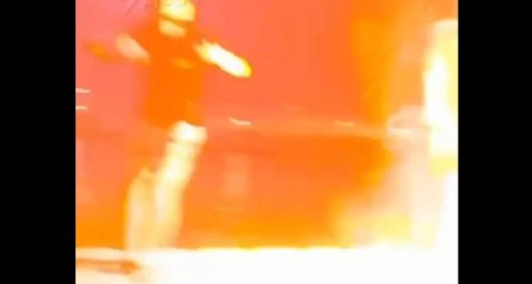 &Eta; &tau;&rho;&omicron;&mu;&alpha;&kappa;&tau;&iota;&kappa;ή &sigma;&tau;&iota;&gamma;&mu;ή &pi;&omicron;&upsilon; &kappa;&epsilon;&rho;&alpha;&upsilon;&nu;ό&sigmaf; &chi;&tau;&upsilon;&pi;ά 32&chi;&rho;&omicron;&nu;&omicron; &sigma;&tau;&eta; &Gamma;&epsilon;&omega;&rho;&gamma;ί&alpha; -&Beta;ί&nu;&tau;&epsilon;&omicron; &sigma;&omicron;&kappa;