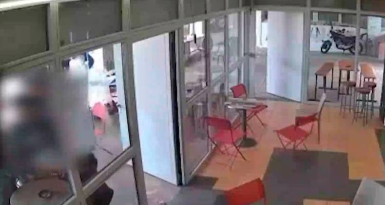 &Sigma;&epsilon; &sigma;&pi;ί&tau;&iota; &phi;ί&lambda;&omicron;&upsilon; &tau;&omicron;&upsilon; &kappa;&rho;&upsilon;&beta;ό&tau;&alpha;&nu; &omicron; 34&chi;&rho;&omicron;&nu;&omicron;&sigmaf; &delta;&iota;&delta;&alpha;&kappa;&tau;&omicron;&rho;&iota;&kappa;ό&sigmaf; &phi;&omicron;&iota;&tau;&eta;&tau;ή&sigmaf; &pi;&omicron;&upsilon; &chi;&tau;ύ&pi;&eta;&sigma;&epsilon; &tau;&eta;&nu; &iota;&delta;&iota;&omicron;&kappa;&tau;ή&tau;&rho;&iota;&alpha; &tau;&omicron;&upsilon; &kappa;&upsilon;&lambda;&iota;&kappa;&epsilon;ί&omicron;&upsilon; &sigma;&tau;&eta;&nu; &Pi;&omicron;&lambda;&upsilon;&tau;&epsilon;&chi;&nu;&epsilon;&iota;&omicron;ύ&pi;&omicron;&lambda;&eta;- &Sigma;ή&mu;&epsilon;&rho;&alpha; &pi;ά&epsilon;&iota; &sigma;&tau;&omicron;&nu; &Epsilon;&iota;&sigma;&alpha;&gamma;&gamma;&epsilon;&lambda;έ&alpha;