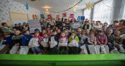 &Tau;&omicron; Ί&delta;&rho;&upsilon;&mu;&alpha; &tau;&omicron;&upsilon; &Lambda;&eta;&mu;&nu;&iota;&omicron;ύ &Pi;&alpha;&nu;&tau;&epsilon;&lambda;ή &Mu;&pi;&omicron;ύ&mu;&pi;&omicron;&upsilon;&rho;&alpha; &mu;&omicron;ί&rho;&alpha;&sigma;&epsilon; &phi;&rho;&omicron;ύ&tau;&alpha; &kappa;&alpha;&iota; &delta;ώ&rho;&alpha; &sigma;&tau;&eta;&nu; &epsilon;&mu;&pi;ό&lambda;&epsilon;&mu;&eta; &zeta;ώ&nu;&eta; &tau;&eta;&sigmaf; &Omicron;&upsilon;&kappa;&rho;&alpha;&nu;ί&alpha;&sigmaf; (photos)