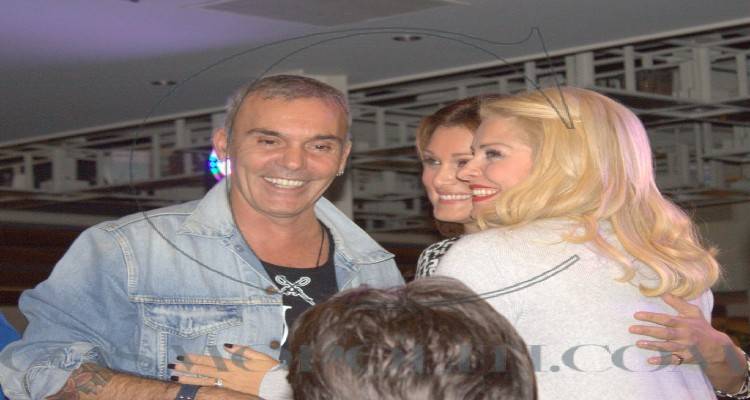 &Sigma;&tau;&eta; &Lambda;ή&mu;&nu;&omicron; &gamma;&iota;&alpha; &delta;&iota;&alpha;&kappa;&omicron;&pi;έ&sigmaf; &eta; &Epsilon;&lambda;έ&nu;&eta; &Mu;&epsilon;&nu;&epsilon;&gamma;ά&kappa;&eta;; (video)