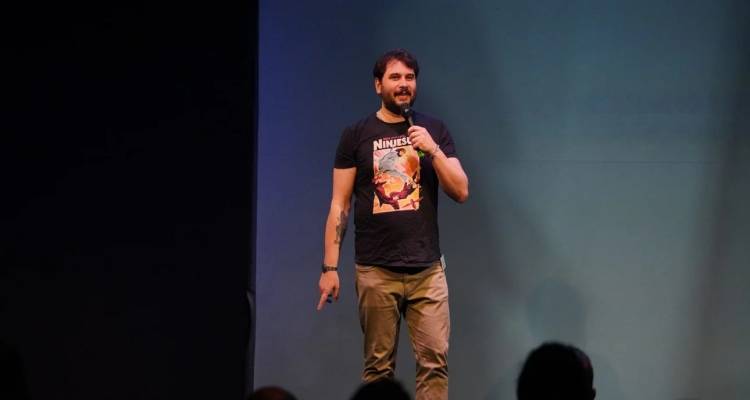 &laquo;&Delta;&iota;&alpha;&sigma;&tau;&rho;έ&beta;&lambda;&omega;&sigma;&alpha;&nu; έ&nu;&alpha; &alpha;&sigma;&tau;&epsilon;ί&omicron; &gamma;&iota;&alpha; &tau;&eta;&nu; &epsilon;&lambda;&lambda;&eta;&nu;&iota;&kappa;ή &sigma;&eta;&mu;&alpha;ί&alpha;&raquo; &lambda;έ&epsilon;&iota; &tau;ώ&rho;&alpha; &omicron; &Pi;ά&rho;&iota;&sigmaf; &Rho;&omicron;ύ&pi;&omicron;&sigmaf; | &laquo;&Lambda;&alpha;&mu;&beta;ά&nu;&omega; &pi;&omicron;&lambda;&lambda;ά &alpha;&pi;&epsilon;&iota;&lambda;&eta;&tau;&iota;&kappa;ά &mu;&eta;&nu;ύ&mu;&alpha;&tau;&alpha;&raquo;