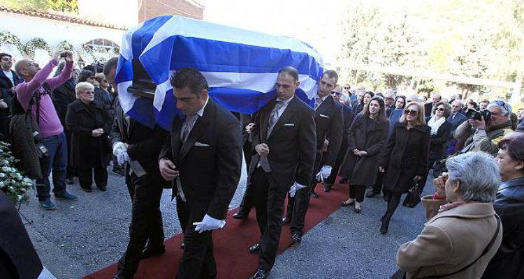 Το τελευταίο χειροκρότημα για την Άννα Συνοδινού