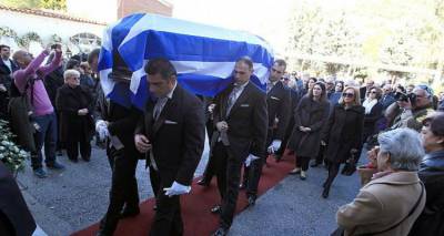 Το τελευταίο χειροκρότημα για την Άννα Συνοδινού