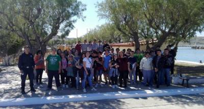 &Omicron;&iota; &mu;&alpha;&theta;&eta;&tau;έ&sigmaf; &tau;&omicron;&upsilon; &Mu;&omicron;ύ&delta;&rho;&omicron;&upsilon; &laquo;έ&lambda;&alpha;&mu;&psi;&alpha;&nu;&raquo; &tau;&eta;&nu; &pi;&alpha;&rho;&alpha;&lambda;ί&alpha; (photos)