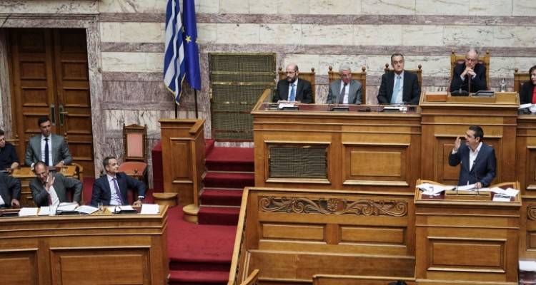 Σύγκρουση πολιτικών αρχηγών στη Βουλή για τα εργασιακά: Μητσοτάκης | Τσιπρας κονταροχτυπιούνταi