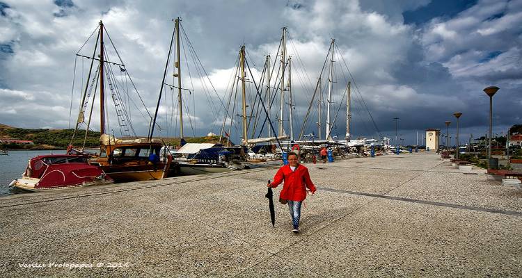 Έ&kappa;&tau;&alpha;&kappa;&tau;&omicron; &delta;&epsilon;&lambda;&tau;ί&omicron; &epsilon;&pi;&iota;&delta;&epsilon;ί&nu;&omega;&sigma;&eta;&sigmaf; &tau;&omicron;&upsilon; &kappa;&alpha;&iota;&rho;&omicron;ύ: &Kappa;&alpha;&tau;&alpha;&iota;&gamma;ί&delta;&epsilon;&sigmaf; &kappa;&alpha;&iota; &iota;&sigma;&chi;&upsilon;&rho;&omicron;ί ά&nu;&epsilon;&mu;&omicron;&iota; &alpha;&pi;ό &tau;&eta;&nu; &Kappa;&upsilon;&rho;&iota;&alpha;&kappa;ή