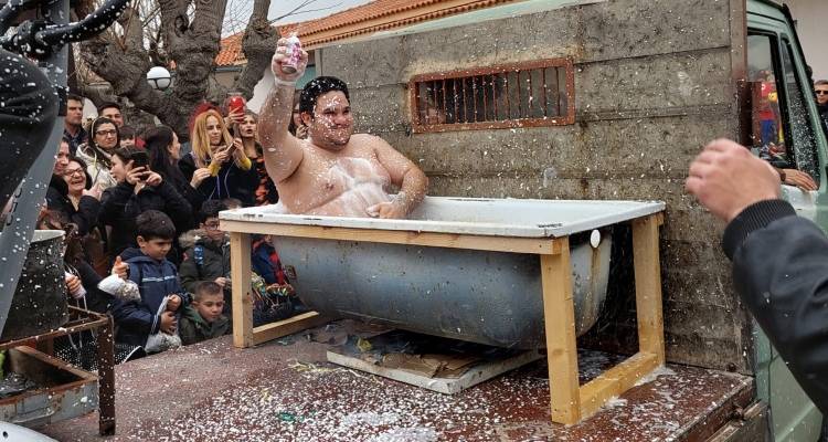 Το έκαναν το «θαύμα» τους οι Ατσικώτες | Εντυπωσίασε το καρναβάλι τους (video)