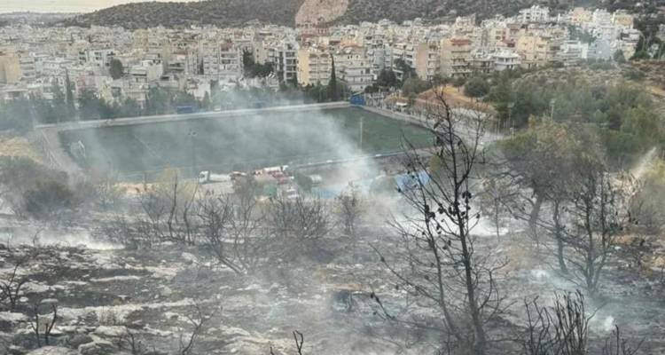 &Epsilon;&mu;&pi;&rho;&eta;&sigma;&mu;ό&sigmaf; &eta; &phi;&omega;&tau;&iota;ά &sigma;&tau;&eta;&nu; Ά&nu;&omega; &Gamma;&lambda;&upsilon;&phi;ά&delta;&alpha; -&Sigma;&upsilon;&nu;&epsilon;&lambda;ή&phi;&theta;&eta;&sigma;&alpha;&nu; &delta;ύ&omicron; &nu;&epsilon;&alpha;&rho;&omicron;ί: &laquo;&Epsilon;&theta;&epsilon;ά&theta;&eta;&sigma;&alpha;&nu; "&epsilon;&pi;ί &tau;&omicron; έ&rho;&gamma;&omicron;&nu;"&raquo;