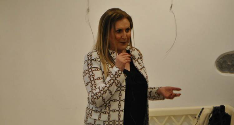 Παιδιά και κορωνοϊός: Η παιδίατρος Ελένη Φαρμάκη συμβουλεύει (audio)