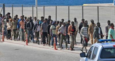 &Pi;&lambda;&epsilon;ύ&rho;&eta;&sigmaf;: &laquo;&Phi;&upsilon;&lambda;&alpha;&kappa;ή ή έ&xi;&omicron;&delta;&omicron;&sigmaf; &alpha;&pi;ό &tau;&eta; &chi;ώ&rho;&alpha; &gamma;&iota;&alpha; &tau;&omicron;&upsilon;&sigmaf; &lambda;&alpha;&theta;&rho;&omicron;&mu;&epsilon;&tau;&alpha;&nu;ά&sigma;&tau;&epsilon;&sigmaf;&raquo; | &Delta;&epsilon;&nu; &theta;&alpha; &epsilon;&kappa;&beta;&iota;ά&sigma;&omicron;&upsilon;&nu; &tau;&eta;&nu; &Epsilon;&lambda;&lambda;ά&delta;&alpha;