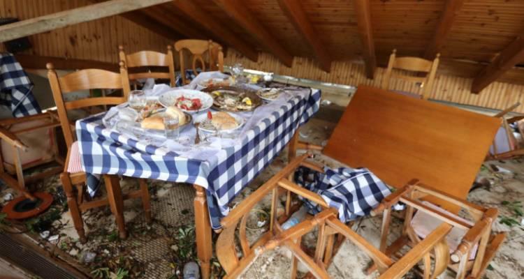 &Pi;&iota;ά&tau;&alpha; &mu;&epsilon; &phi;&alpha;&gamma;&eta;&tau;ά &sigma;&tau;&alpha; &tau;&rho;&alpha;&pi;έ&zeta;&iota;&alpha; &tau;&eta;&sigmaf; &tau;&alpha;&beta;έ&rho;&nu;&alpha;&sigmaf; &mu;&epsilon;&tau;ά &tau;&eta;&nu; &tau;&rho;&alpha;&gamma;&omega;&delta;ί&alpha; / &Phi;&omega;&tau;&omicron;&gamma;&rho;&alpha;&phi;ί&alpha;: Motionteam