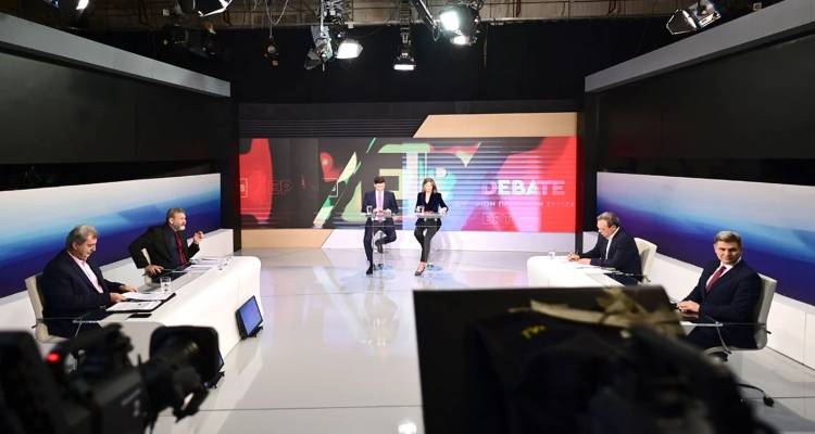 &Nu;&tau;&iota;&mu;&pi;έ&iota;&tau; &sigma;&tau;&omicron;&nu; &Sigma;&Upsilon;&Rho;&Iota;&Zeta;&Alpha;: &Tau;&alpha; &sigma;&upsilon;&gamma;&kappa;&rho;&omicron;&upsilon;&sigma;&iota;&alpha;&kappa;ά &delta;ί&pi;&omicron;&lambda;&alpha; &kappa;&alpha;&iota; &omicron;&iota; &beta;&omicron;&upsilon;&tau;&iota;έ&sigmaf; &sigma;&tau;&omicron; &pi;&alpha;&rho;&epsilon;&lambda;&theta;ό&nu;