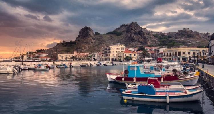 Λήμνος: Το ξεχωριστό νησί του Αιγαίου με τα σεληνιακά γλυπτά από λάβα και την άγνωστη σε πολλούς ιστορία του