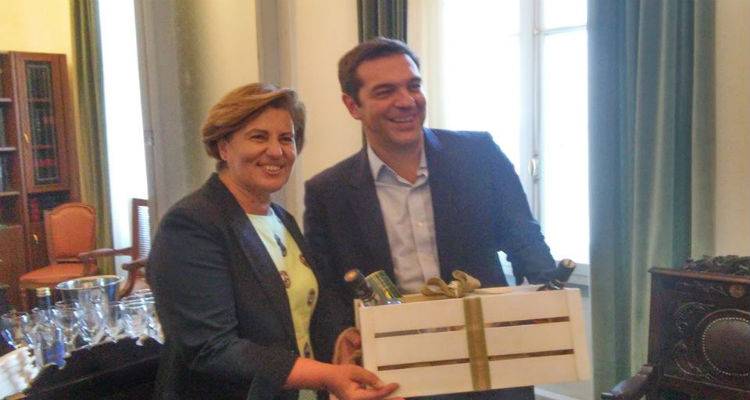 Μελίχλωρο Λήμνου και άλλες νοστιμιές του Β. Αιγαίου προσέφερε σε Τσίπρα και Φάιμαν η Καλογήρου (photos)