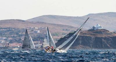 &Eta; &Rho;&epsilon;&gamma;&kappa;ά&tau;&alpha; &phi;&iota;&lambda;ί&alpha;&sigmaf; &phi;&theta;ά&nu;&epsilon;&iota; &sigma;&tau;&eta; &Lambda;ή&mu;&nu;&omicron;